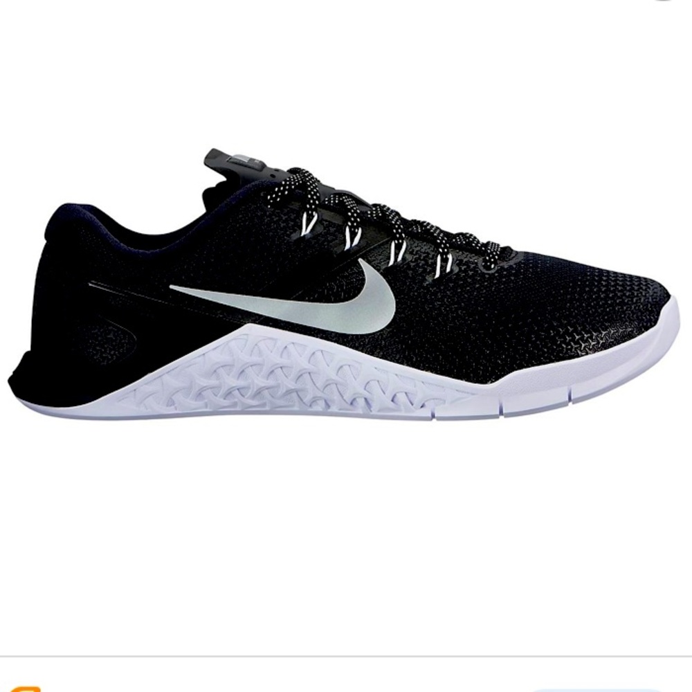 NIKE
WOMENS METCON 4